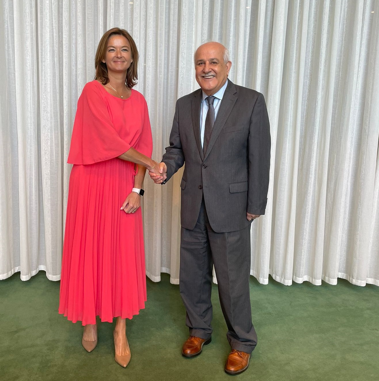 السفير منصور خلال لقائه الوزيرة فاجون